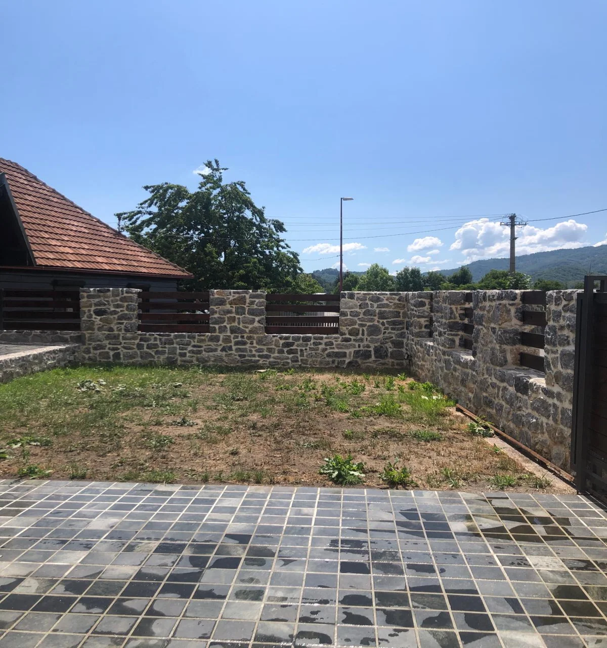3+1 дуплекс 106 м2, сад 200 м2 в Колашине