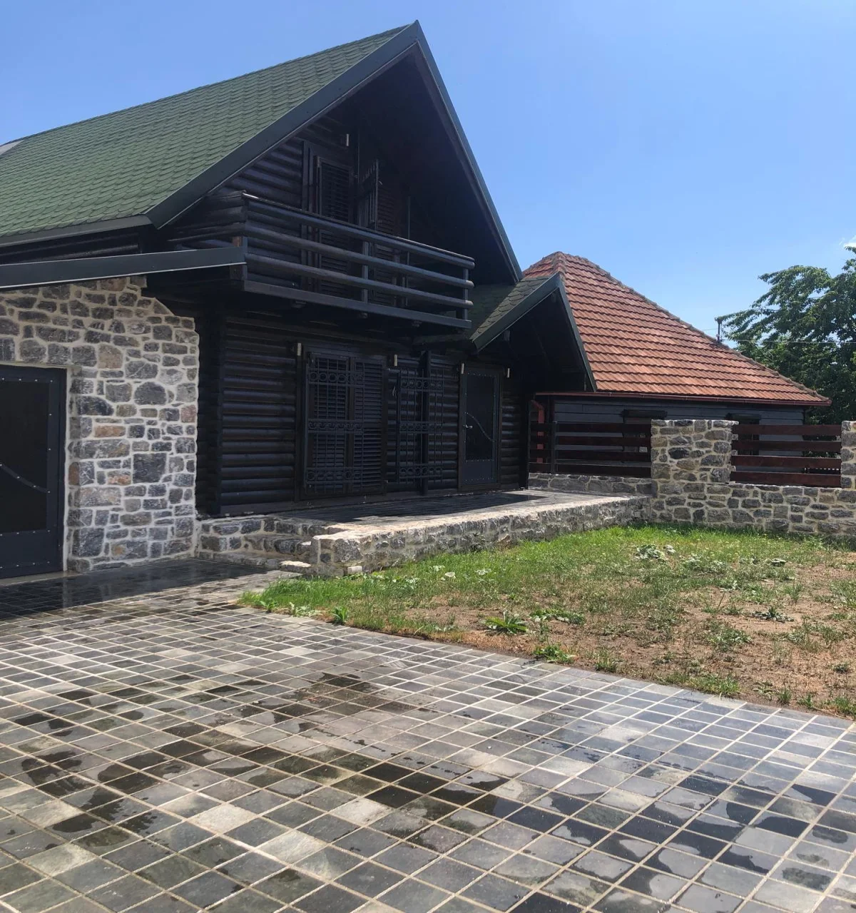 3+1 дуплекс 106 м2, сад 200 м2 в Колашине