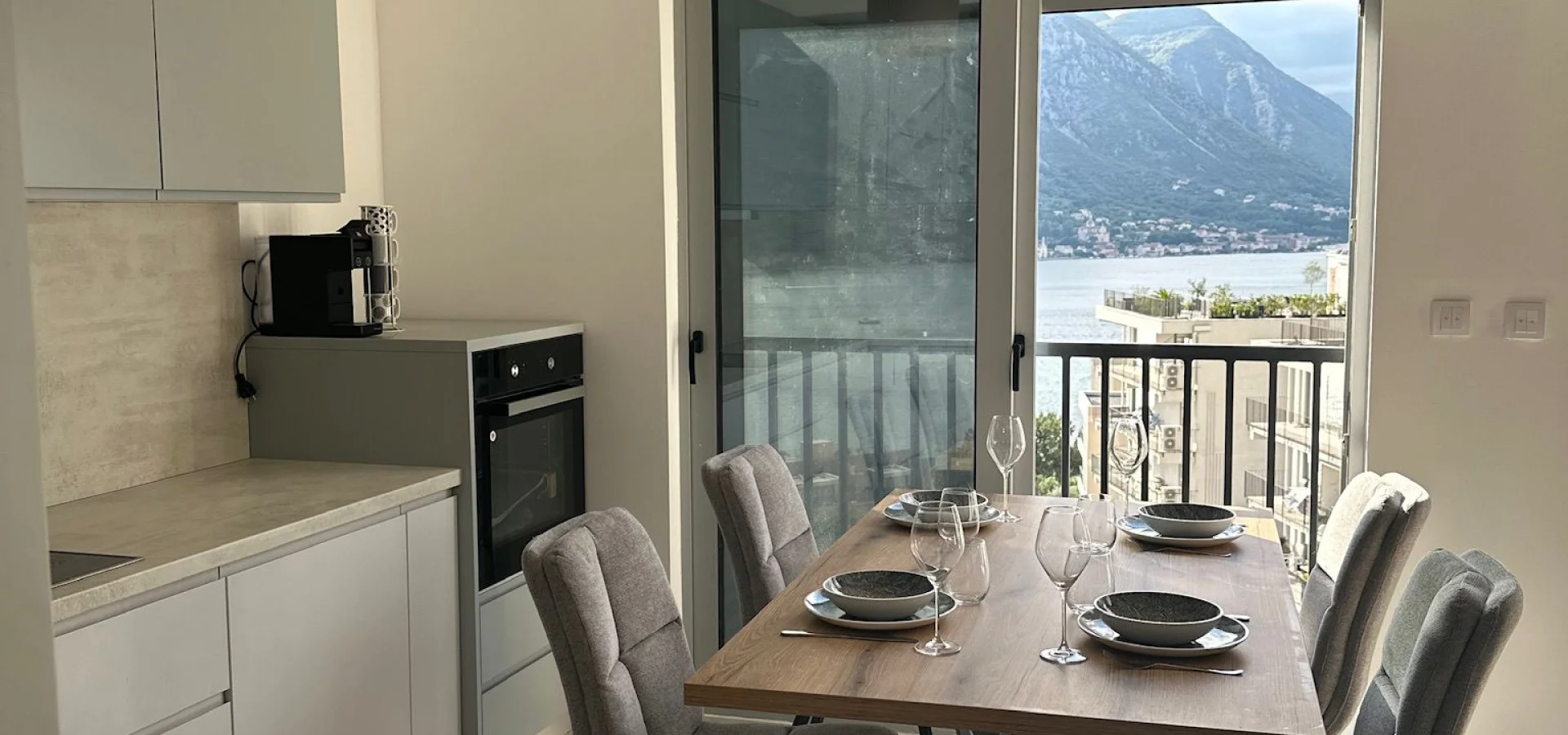 Sea View 2+1 Apartment in Kotor Dobrota - 69 m²