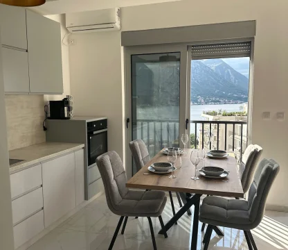 Sea View 2+1 Apartment in Kotor Dobrota - 69 m²