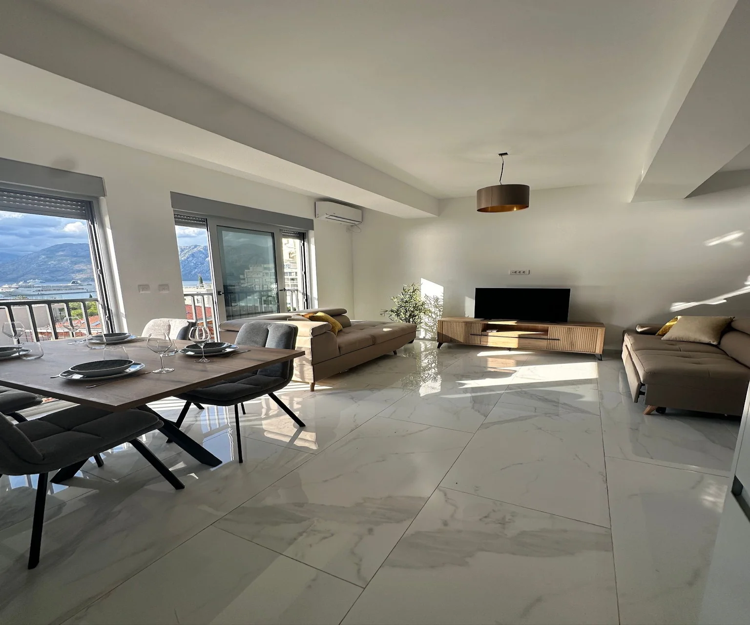 Sea View 2+1 Apartment in Kotor Dobrota - 69 m²