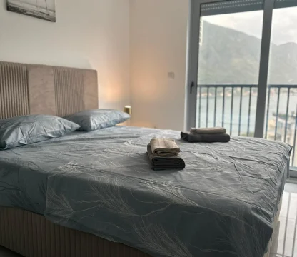 Sea View 2+1 Apartment in Kotor Dobrota - 69 m²