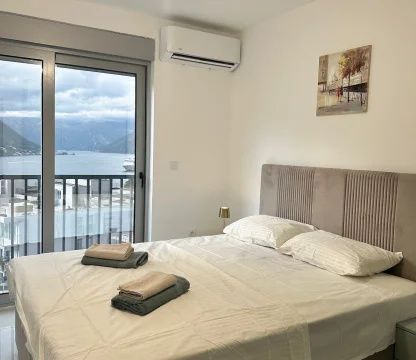 Sea View 2+1 Apartment in Kotor Dobrota - 69 m²