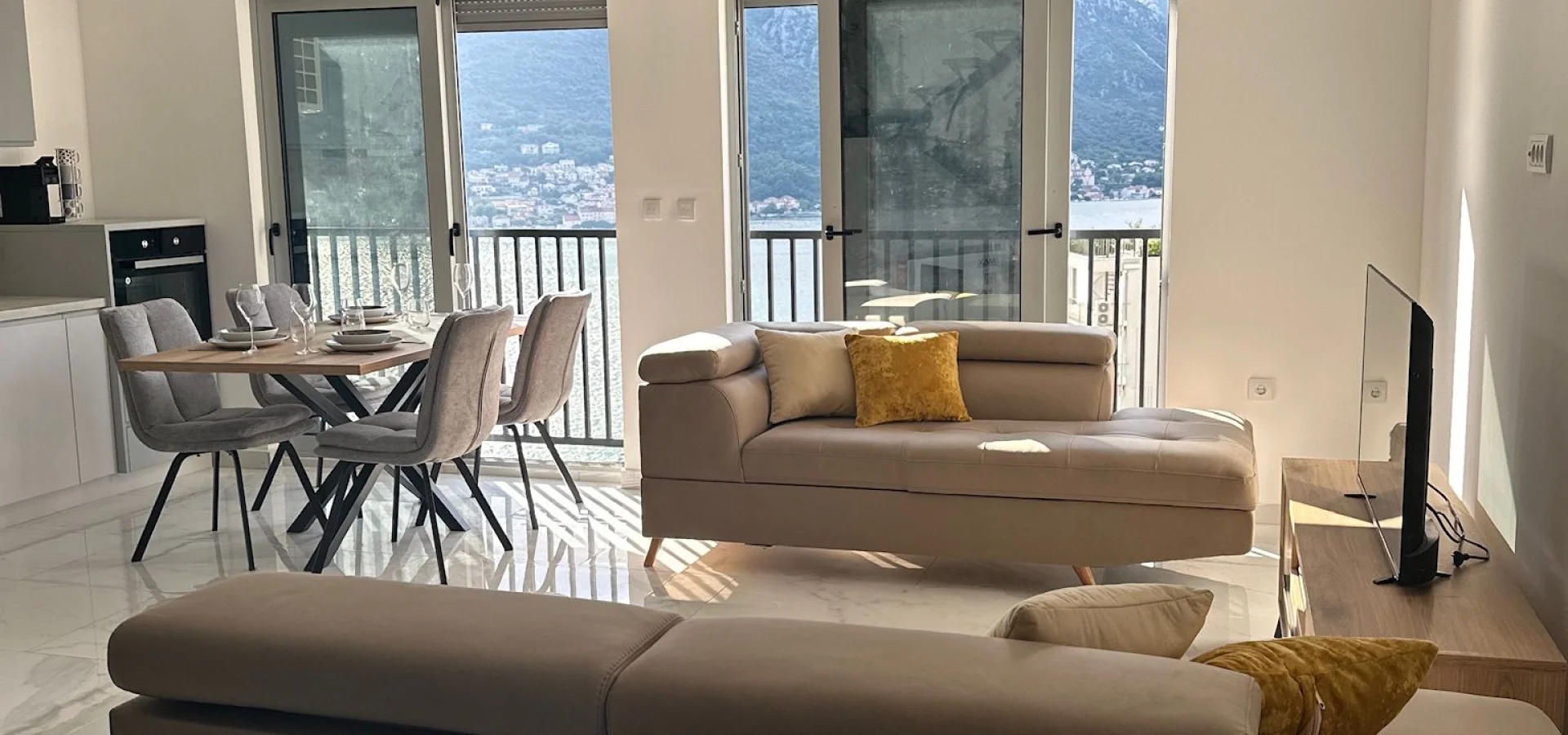 Sea View 2+1 Apartment in Kotor Dobrota - 69 m²