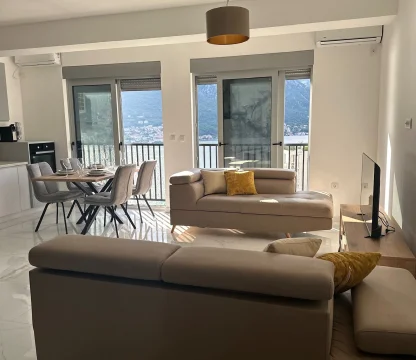 Sea View 2+1 Apartment in Kotor Dobrota - 69 m²