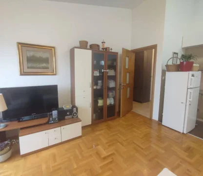 1+1 Полумеблированная квартира в Подгорице Стари Аэродром - 43 м²