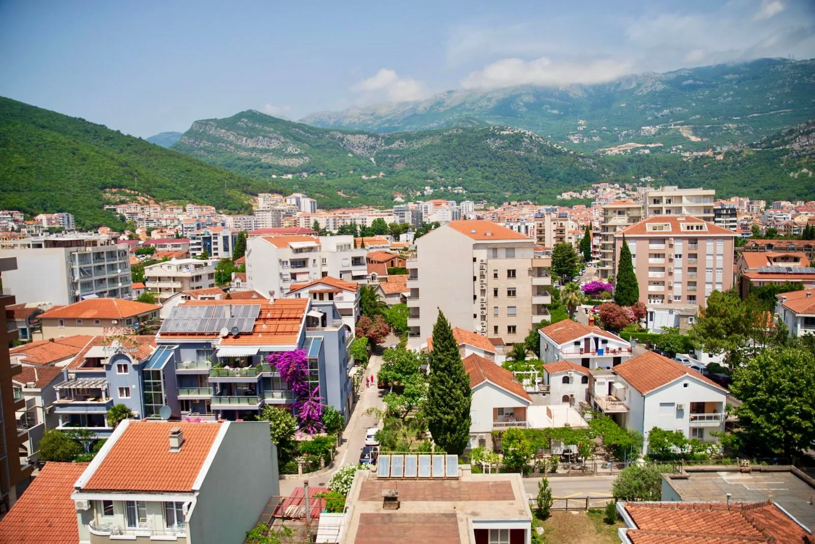 Luxury 2 bedroom apartment for rent in the very center of Budva