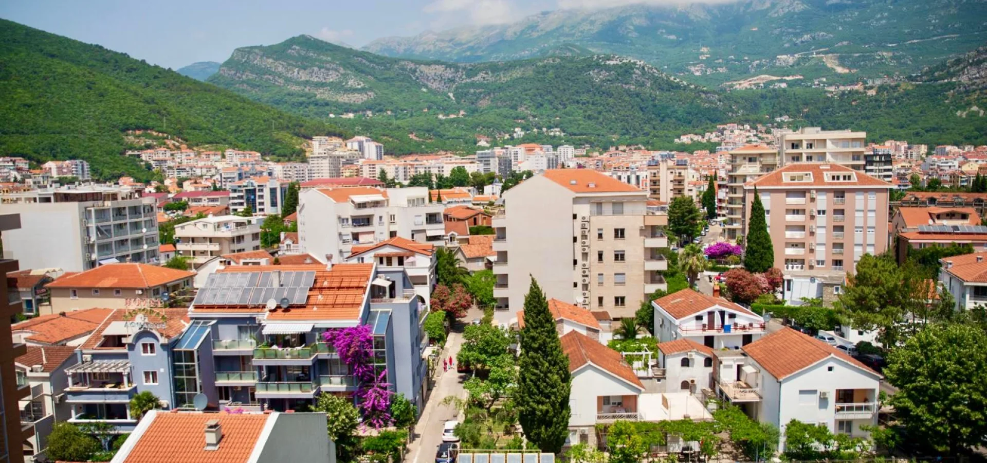 Luxury 2 bedroom apartment for rent in the very center of Budva
