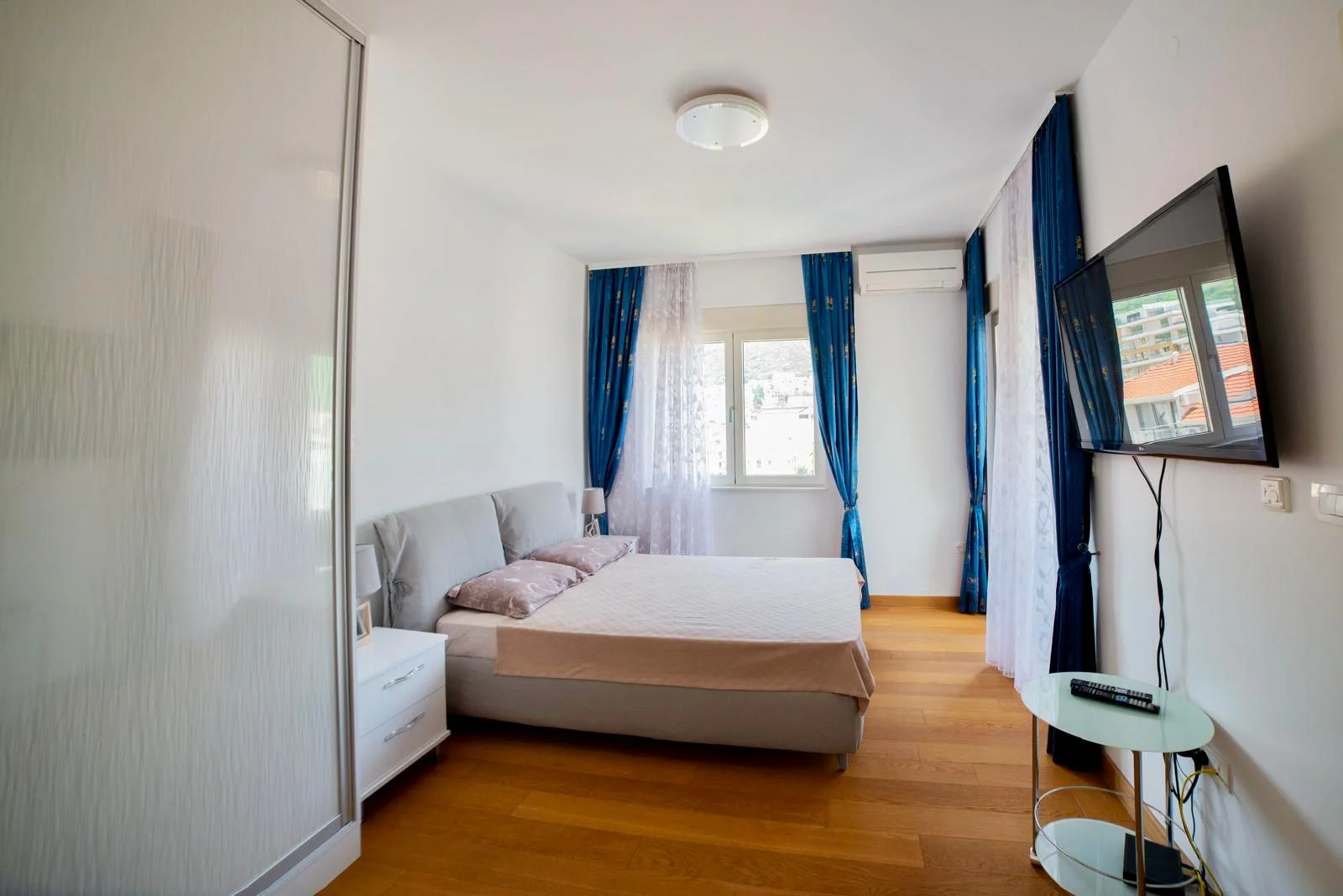 Luxury 2 bedroom apartment for rent in the very center of Budva