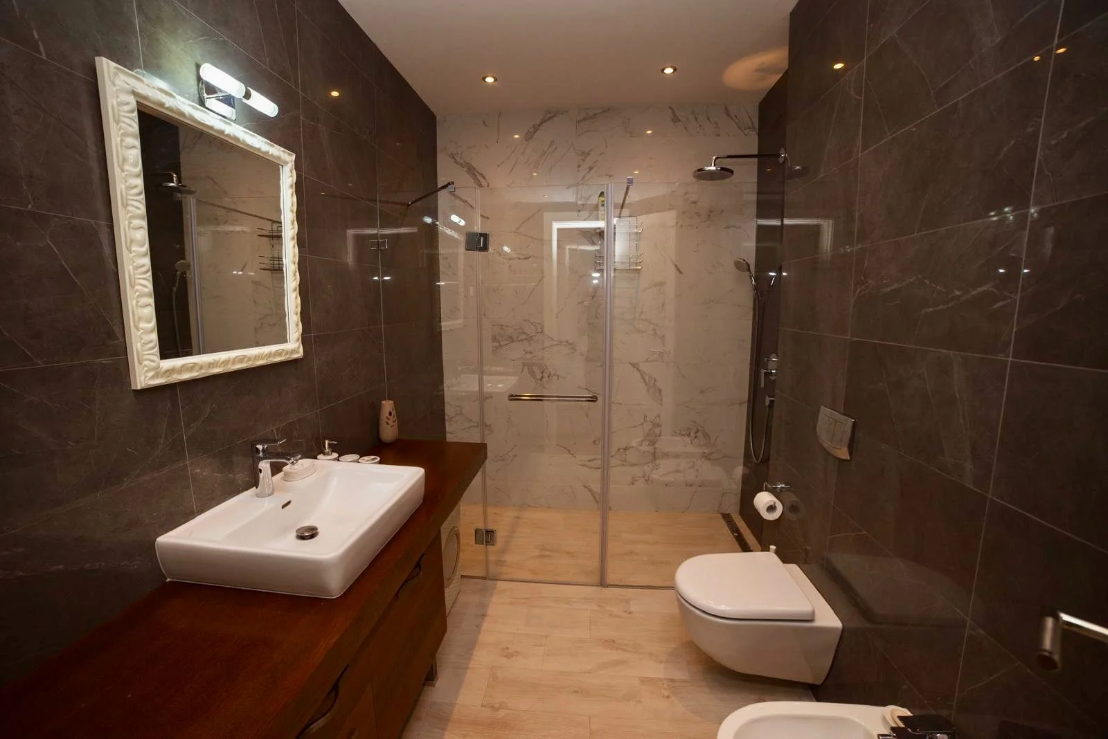 Luxury 2 bedroom apartment for rent in the very center of Budva