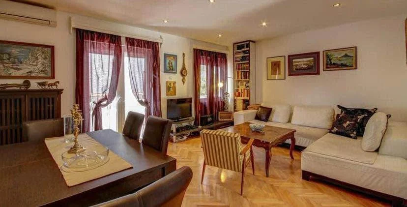 2+1 Detached house with private pool in Budva