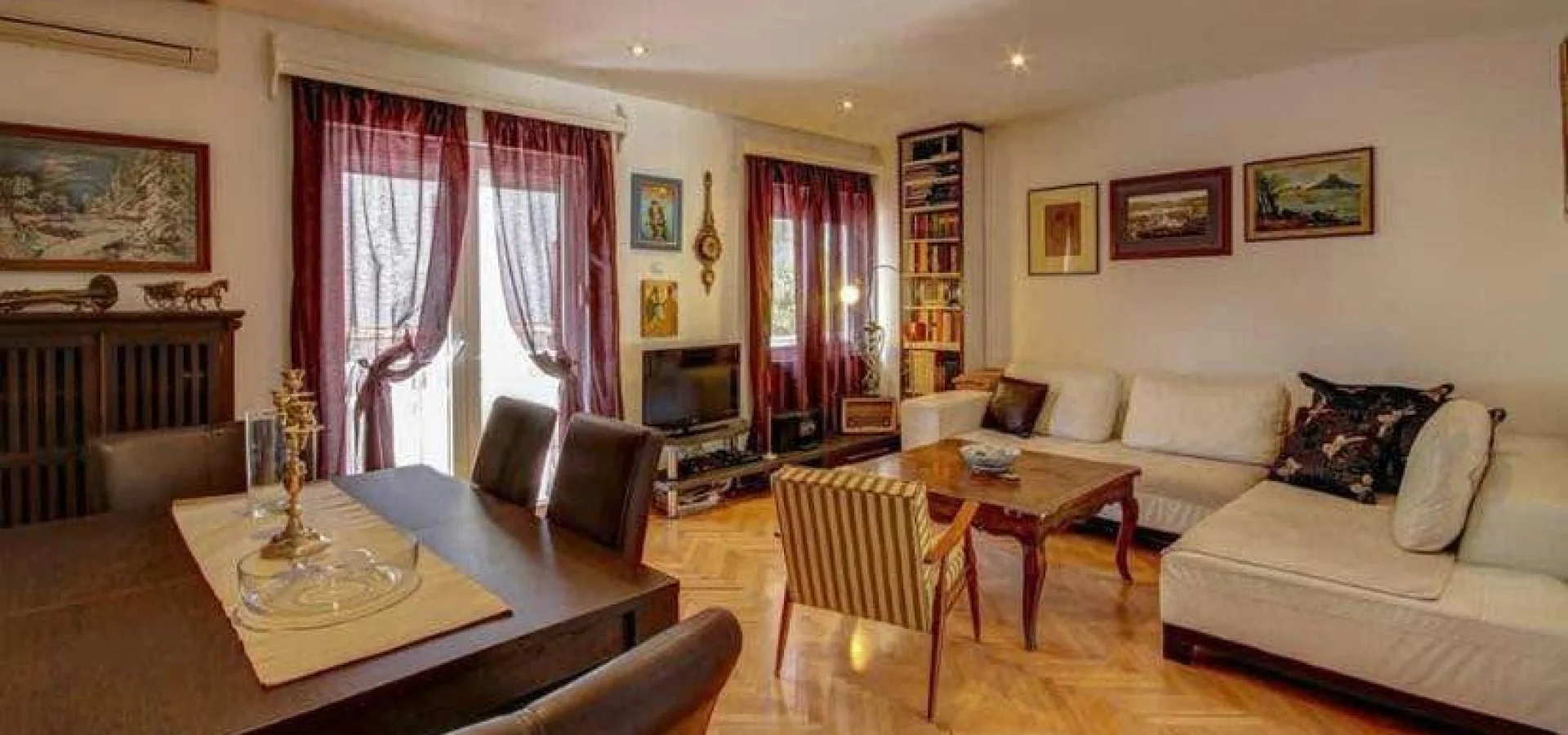 2+1 Detached house with private pool in Budva