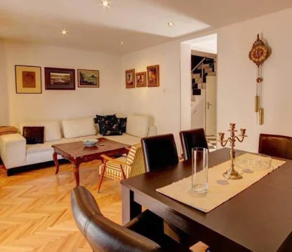2+1 Detached house with private pool in Budva