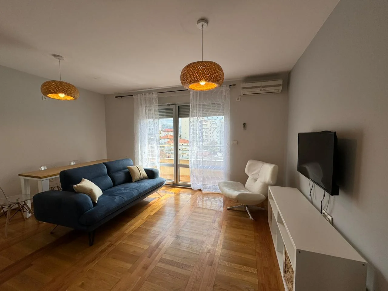 Beciçi de Splendid otelin karşısında 1+1 kiralık daire