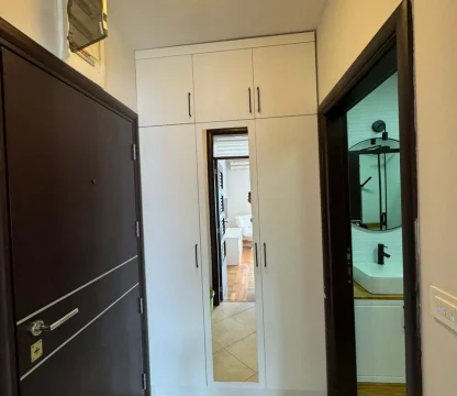 Beciçi de Splendid otelin karşısında 1+1 kiralık daire