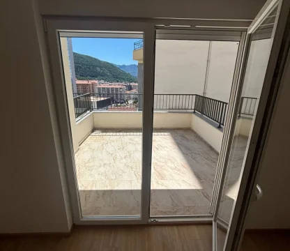 Budva'da yeni binada 1+1 satılık  daire 