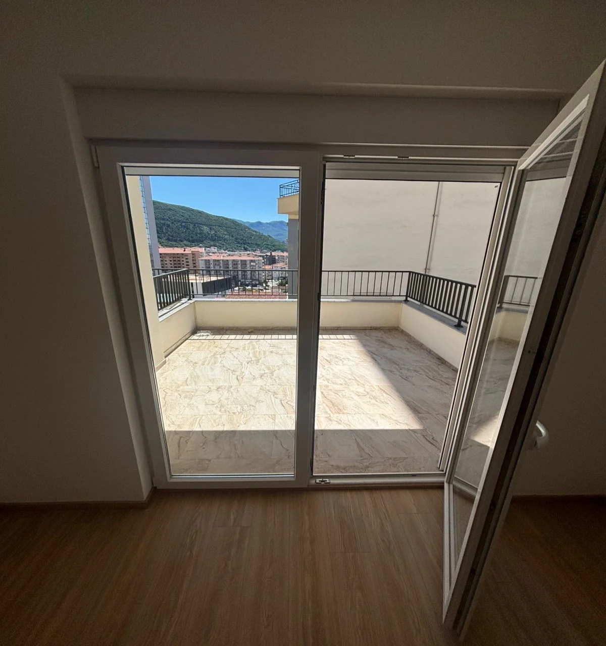 Budva'da yeni binada 1+1 satılık  daire 