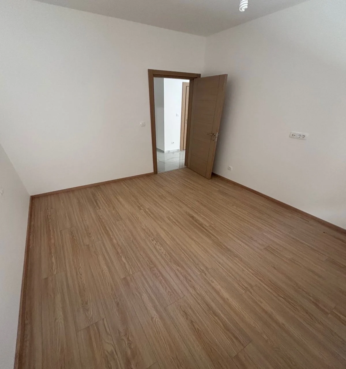 Budva'da yeni binada 1+1 satılık  daire 