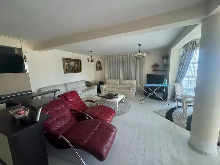 Budva  beciçi de Splendid otelin karsısında 2 + 1 daire 