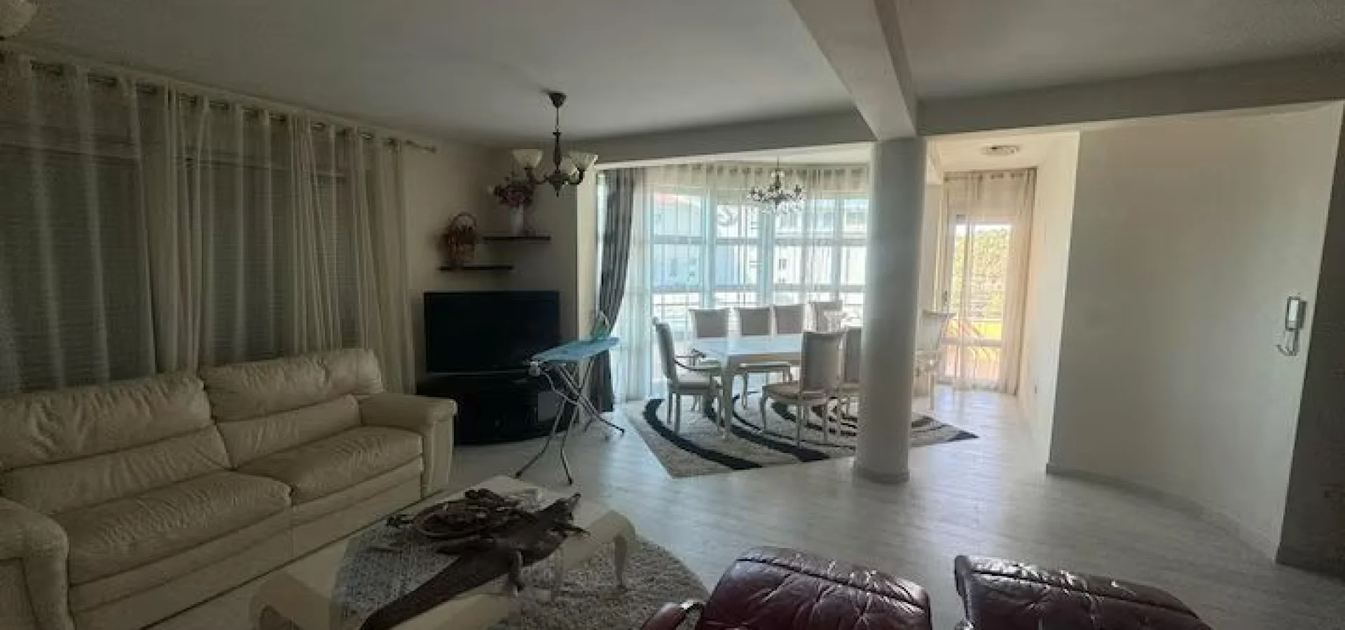 Budva  beciçi de Splendid otelin karsısında 2 + 1 daire 