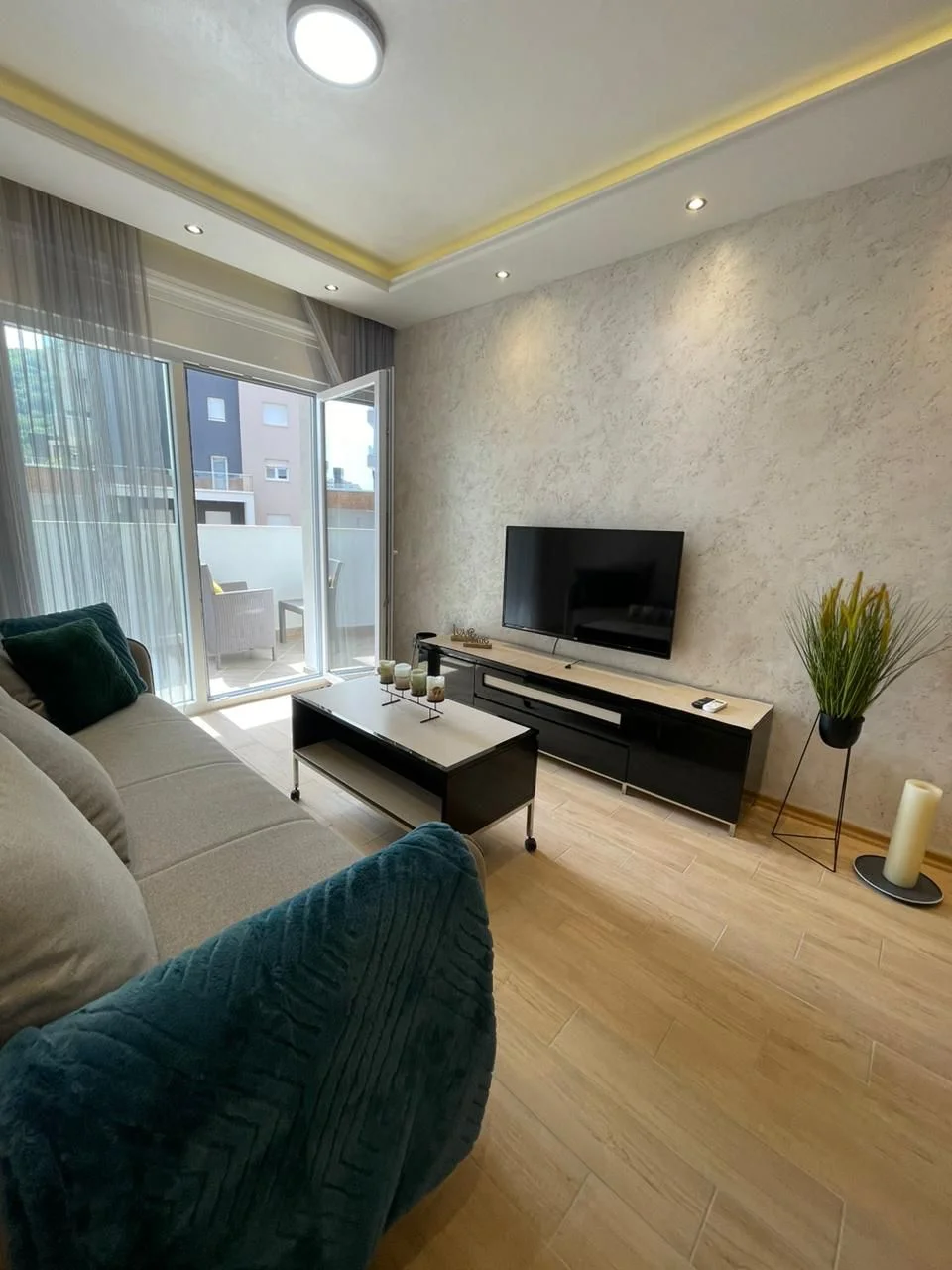2+1 luxury apartment for rent in Budva