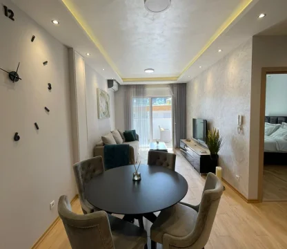 2+1 luxury apartment for rent in Budva