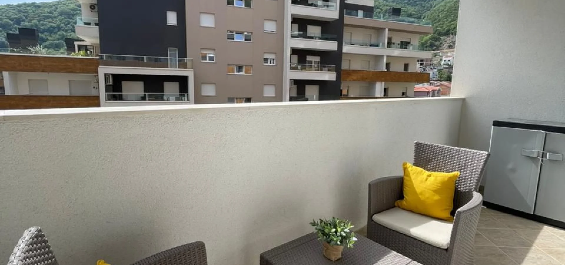 2+1 luxury apartment for rent in Budva