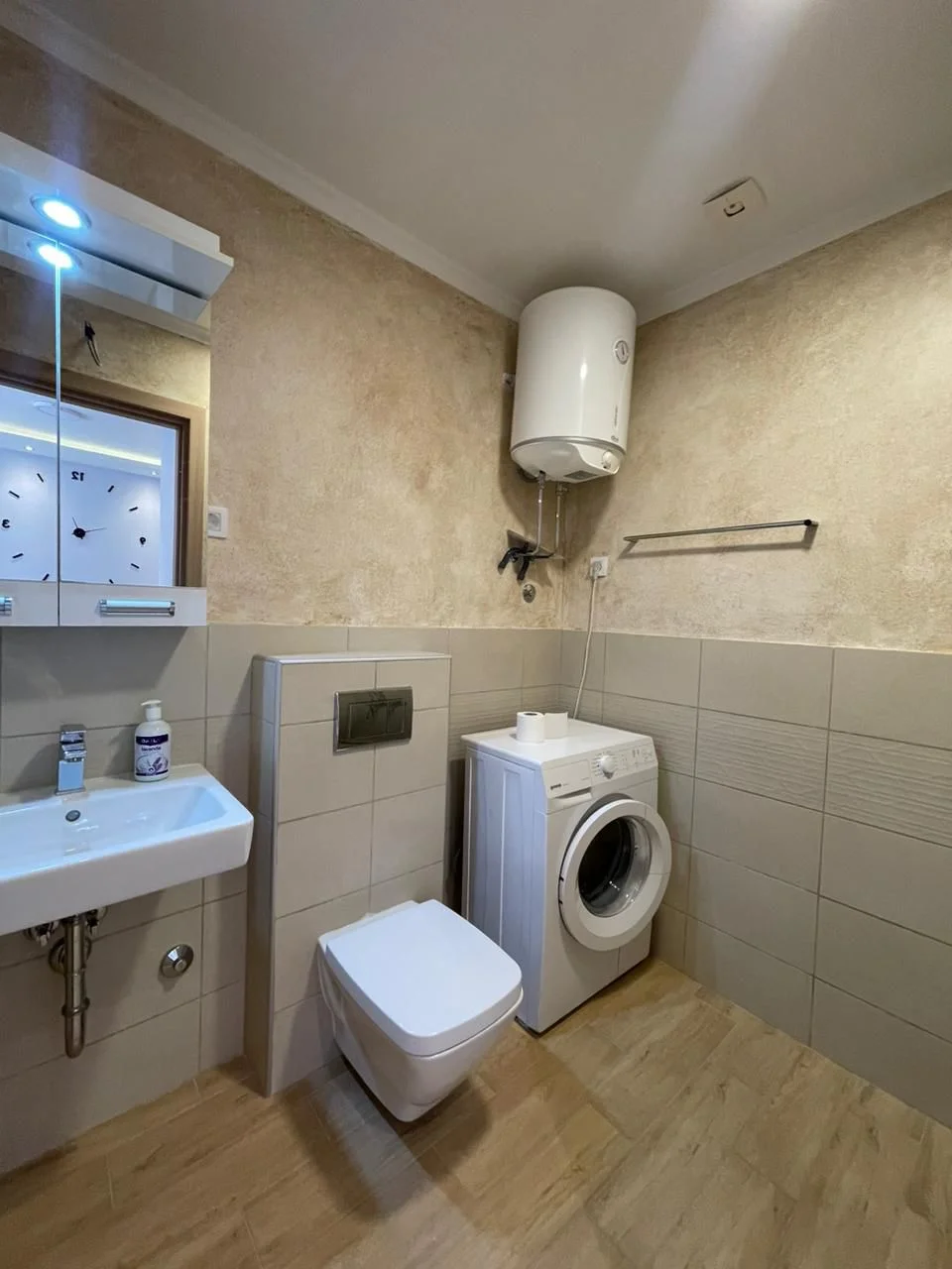 2+1 luxury apartment for rent in Budva
