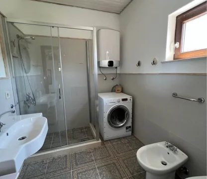 Kotor krımovice de satılık ev