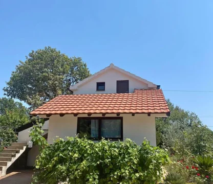 Kotor krımovice de satılık ev