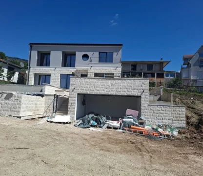 Tivat bölgesinde satılık 250 m2 villa