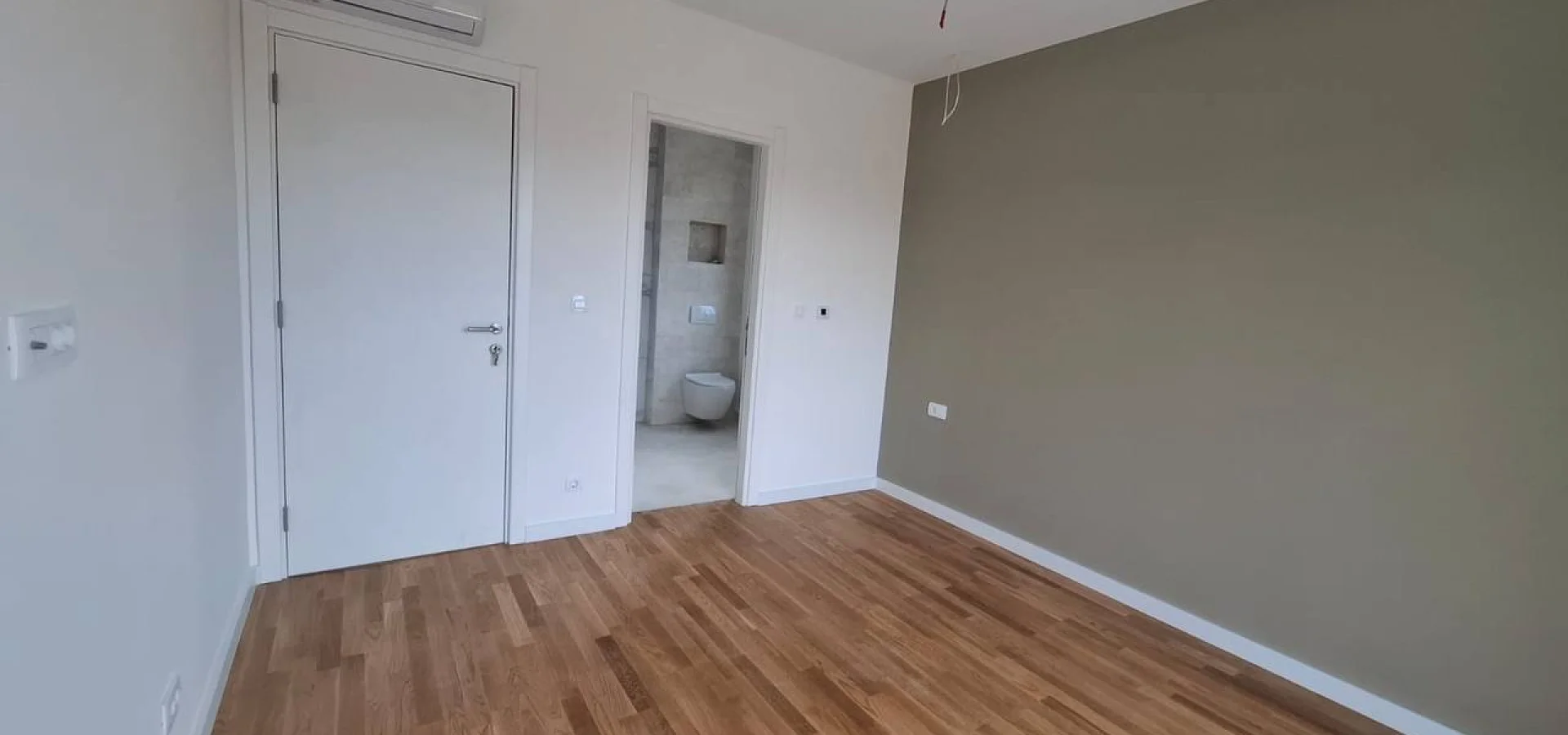 Tivat bölgesinde satılık 250 m2 villa