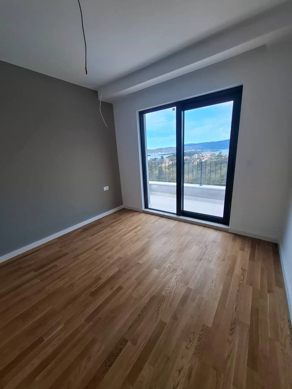 Tivat bölgesinde satılık 250 m2 villa