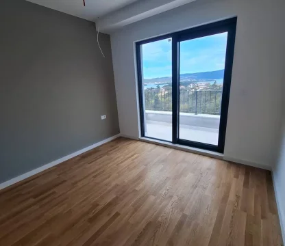 Tivat bölgesinde satılık 250 m2 villa