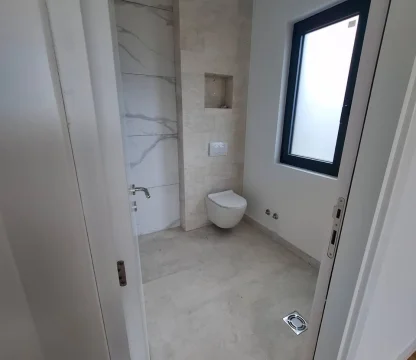 Tivat bölgesinde satılık 250 m2 villa