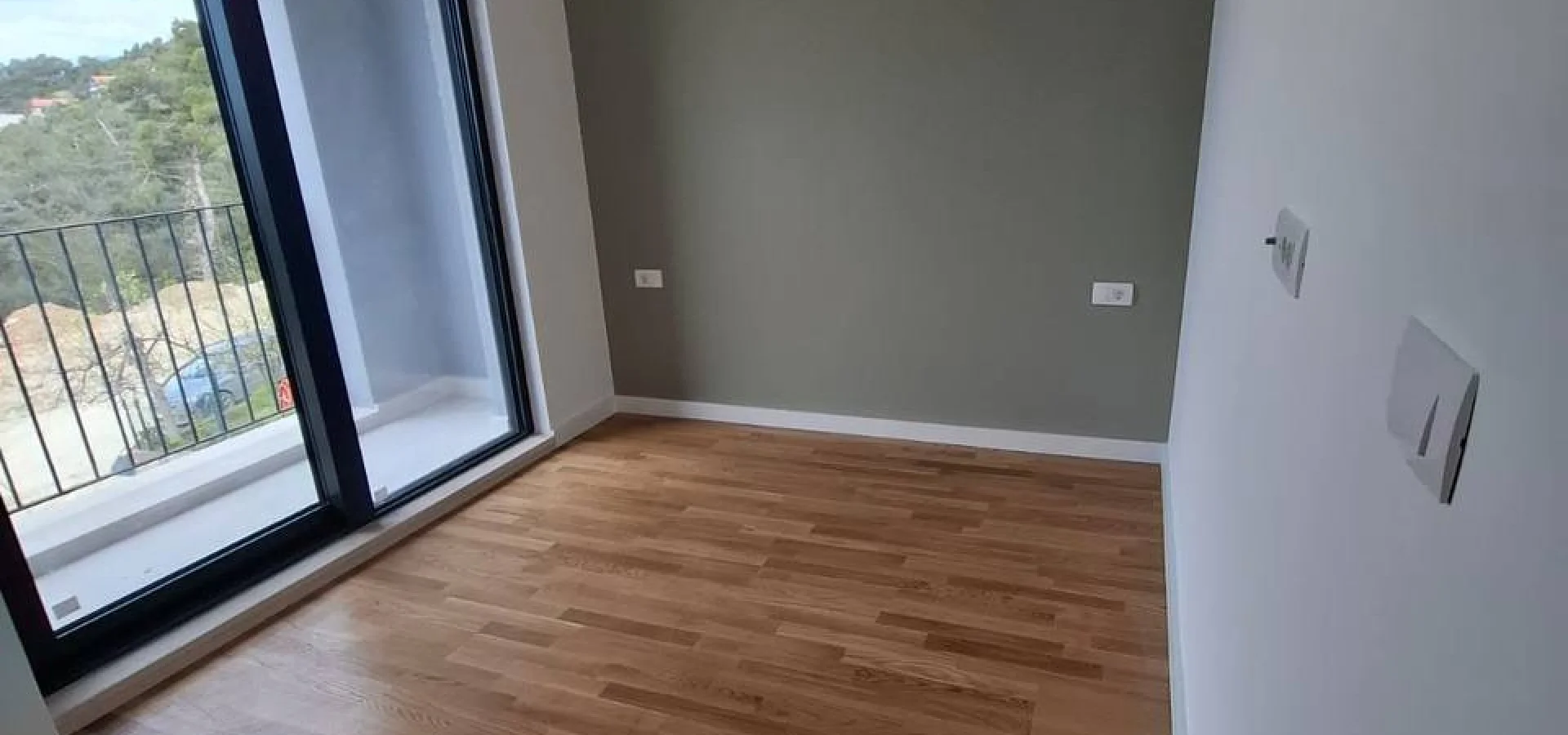 Tivat bölgesinde satılık 250 m2 villa