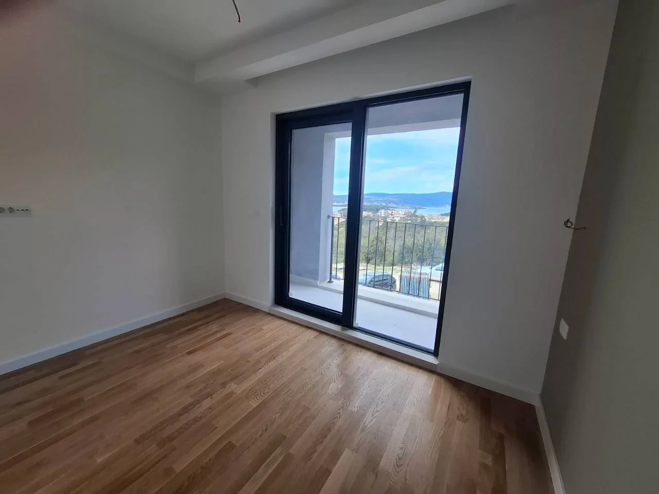 Tivat bölgesinde satılık 250 m2 villa