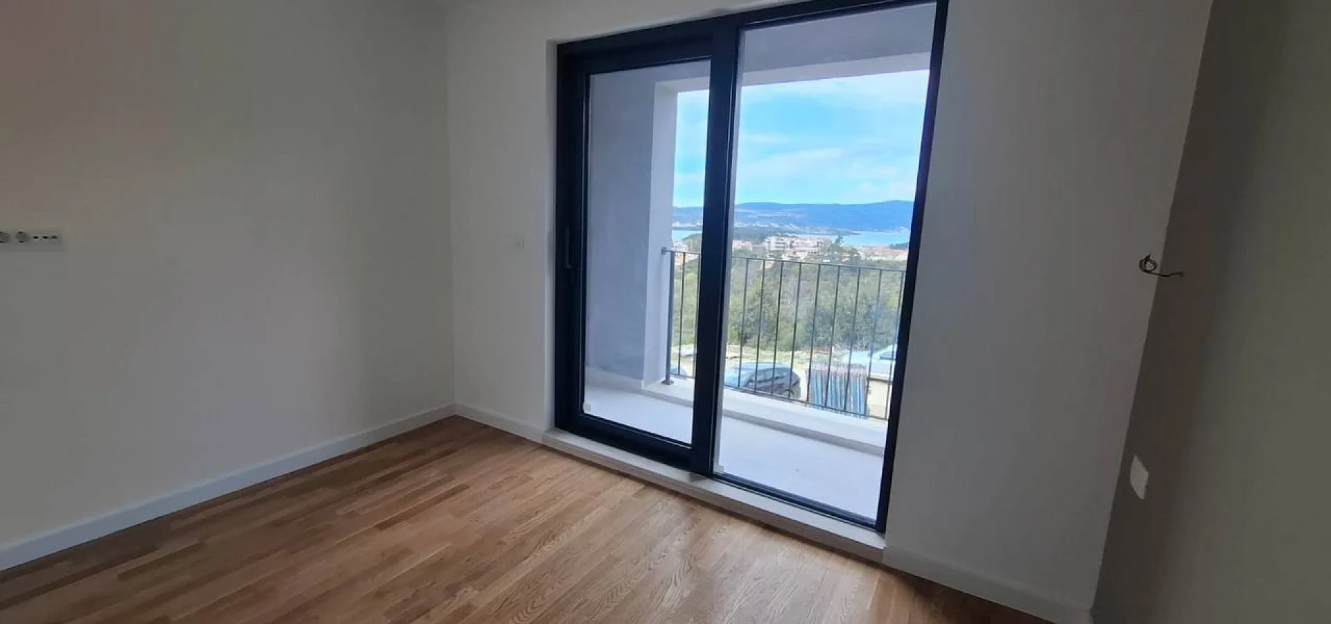 Tivat bölgesinde satılık 250 m2 villa