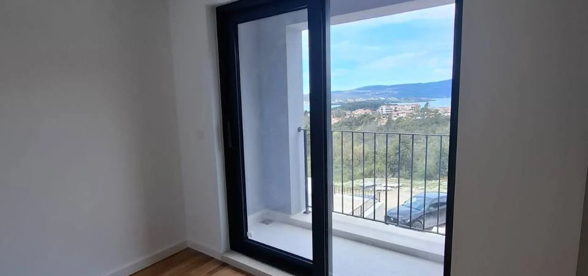 Tivat bölgesinde satılık 250 m2 villa