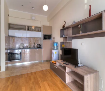 Budva'da deniz manzaralı 1 + 1 satılık daire