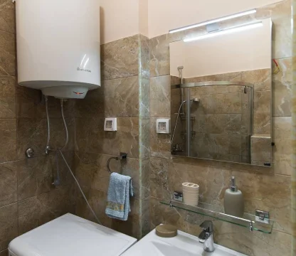 Budva'da deniz manzaralı 1 + 1 satılık daire