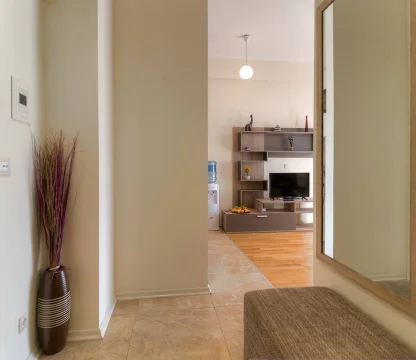 Budva'da deniz manzaralı 1 + 1 satılık daire