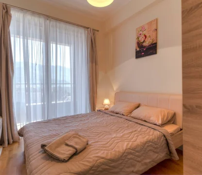 Budva'da deniz manzaralı 1 + 1 satılık daire