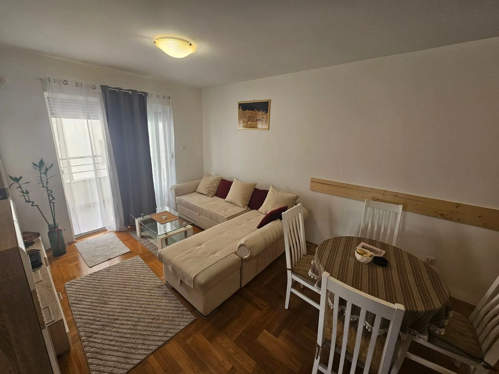 Budva'da New School yakınlarında 1 + 1 daire