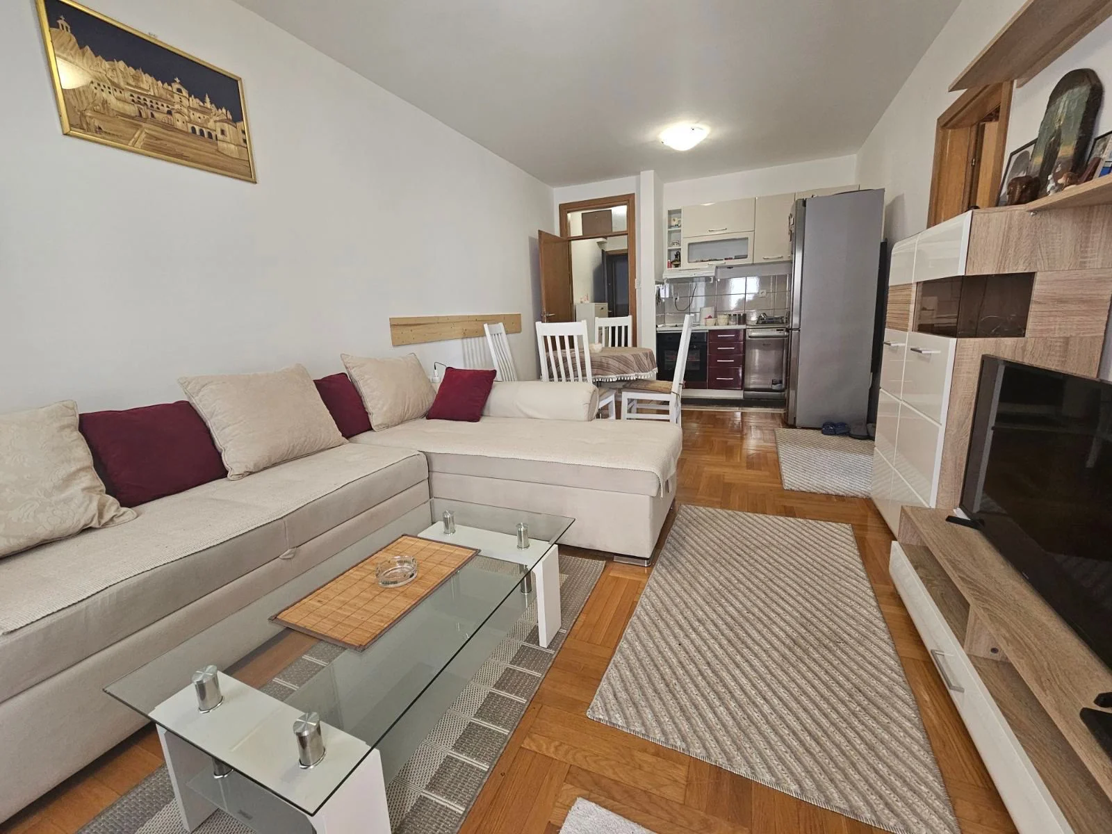 Budva'da New School yakınlarında 1 + 1 daire