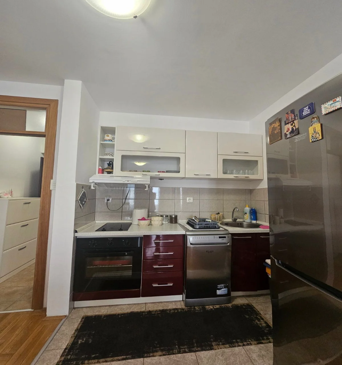 Budva'da New School yakınlarında 1 + 1 daire