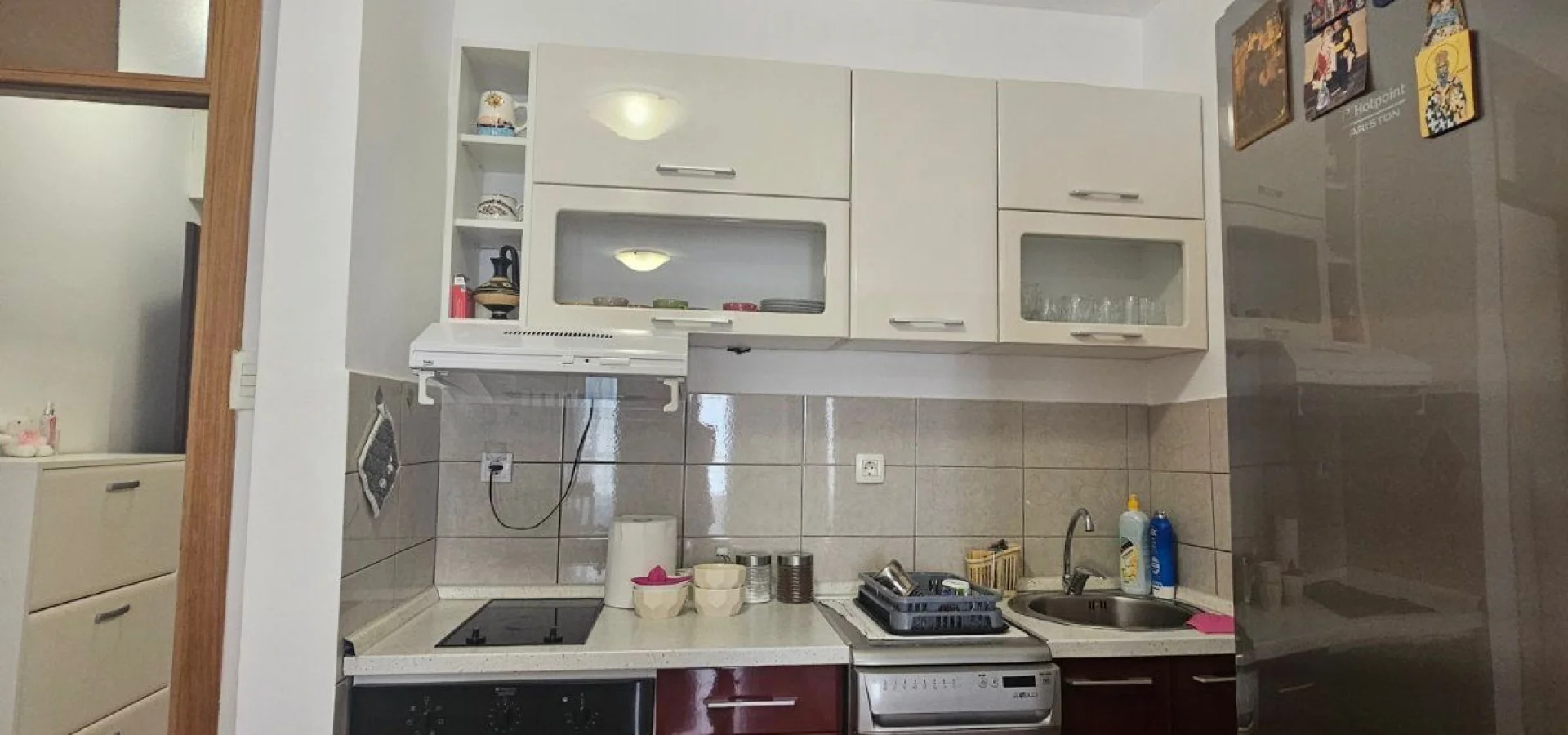 Budva'da New School yakınlarında 1 + 1 daire