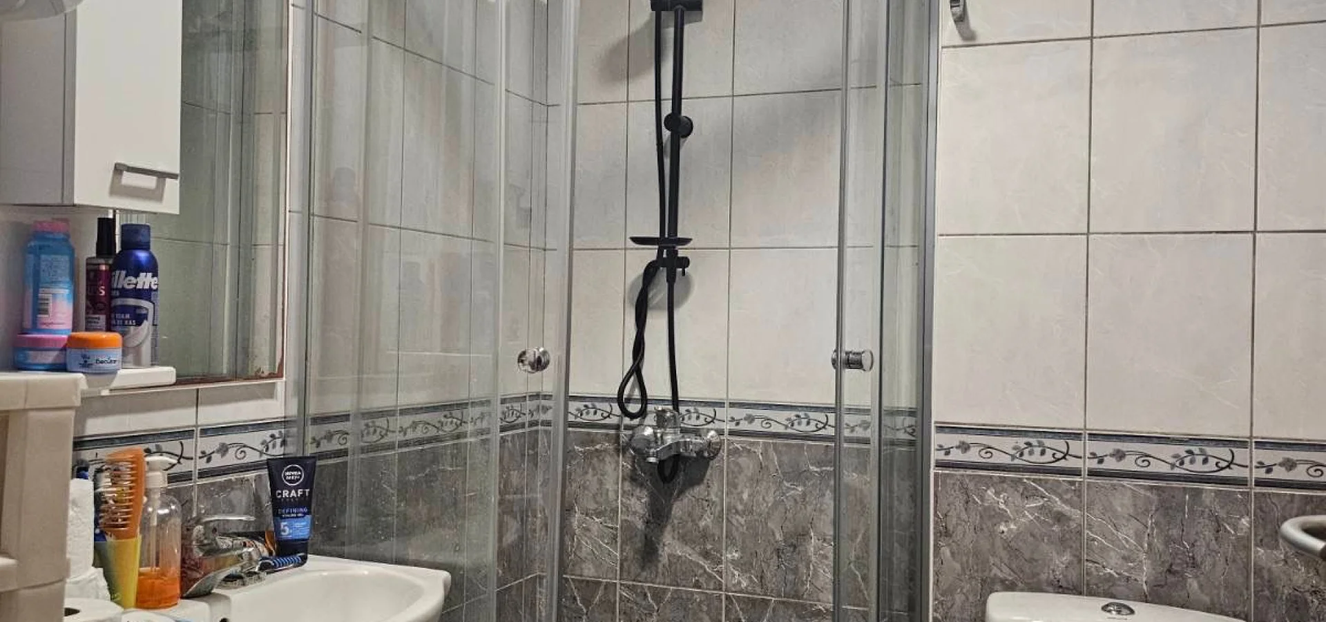 Budva'da New School yakınlarında 1 + 1 daire