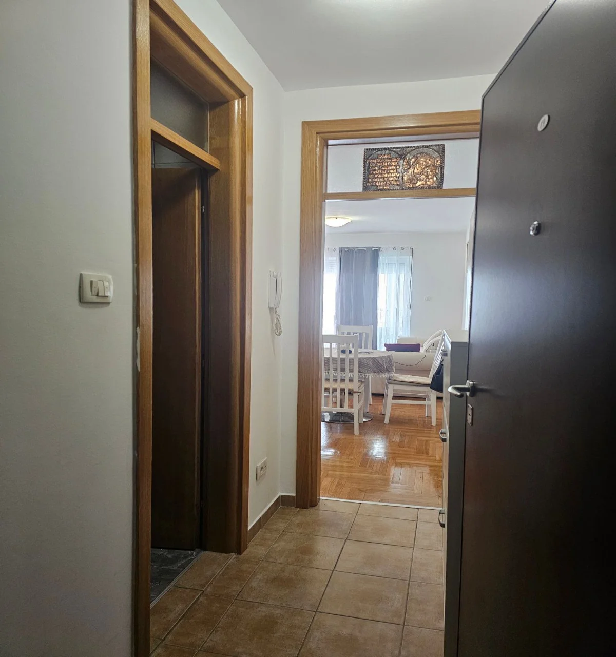 Budva'da New School yakınlarında 1 + 1 daire