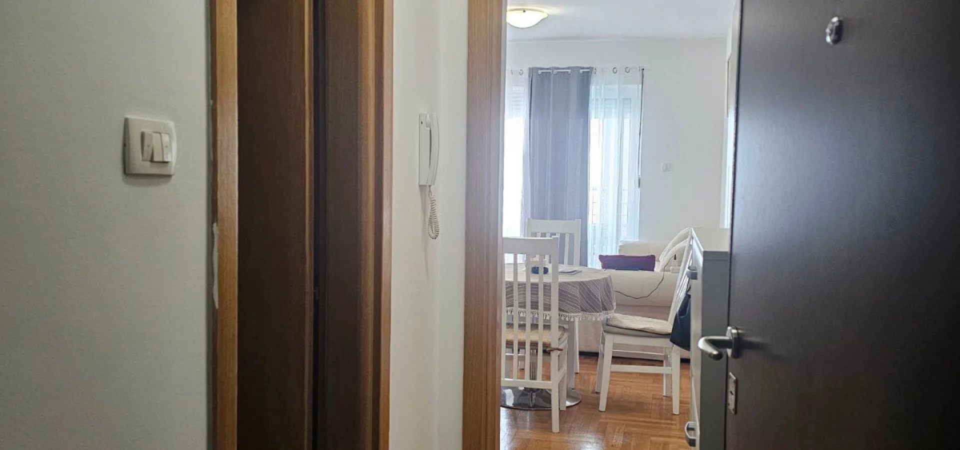 Budva'da New School yakınlarında 1 + 1 daire